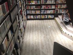 -钟书阁(群光广场店)