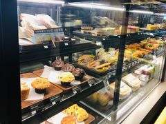 面包甜点陈列柜-星巴克(宝山万达店)