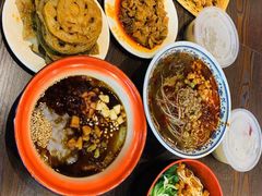 -爆炸头阿姨小四川正宗川味小吃(无任何分店)