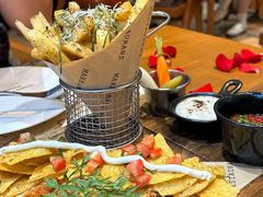 -Mark&Mars Restaurant