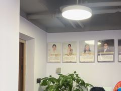 -视野联行眼镜•蔡司•依视路(温江店)