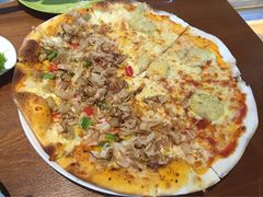 双拼披萨（榴莲＋辣牛肉）-JINNS锦时 steak&pizza(浸信会礼拜堂旧址店)