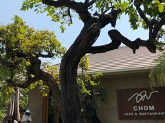 -Chom Cafe and Restaurant