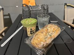 -天井·丑面包搭咖啡