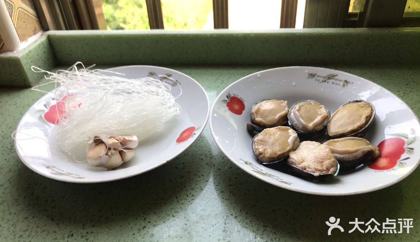 滋阴润肠通便的蒜蓉粉丝蒸鲍鱼