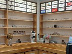 -豪门视光·星趣控·蔡司依视路眼镜代理商(中央大街店)