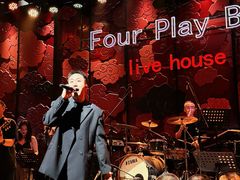 -FOUR PLAY BAR