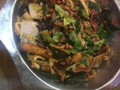 -愉肴麻辣香锅(中山路店)