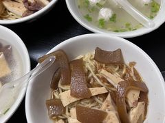 -松树干拌面店
