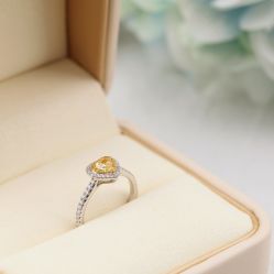 -威德钻石-克拉钻大本营(南京东路店)