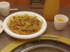 -锅飘飘·东北铁锅炖(雨花客厅店)