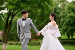 -雪中彩影婚纱摄影·微光艺术中心