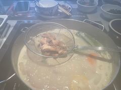 -尚尚仙·酸汤猪手·猪肚鸡火锅(华联万柳购物中心店)