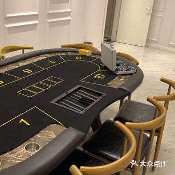 哟有ktv,麻将房，电竞游戏机噶，桌游房，打台球的呢！