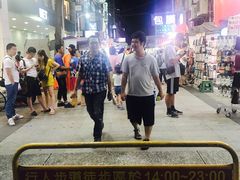 -六合夜市