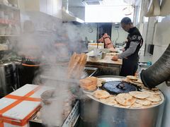 店内操作-文武王氏烧饼·无矾油条(西溪路店)