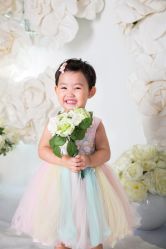 -现代经典婚纱摄影