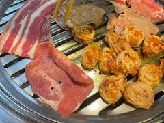 厚切五花肉-·缸桶屋·韩式牛肋条自助烤肉(西湖D11店)