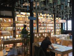 -猫的天空之城概念书店(杭州南宋御街店)