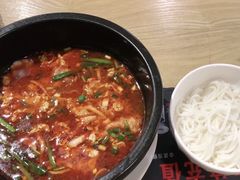 -花馬肆.云南过桥米线(汉神购物广场现场熬汤店)
