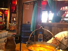 -老滇山寨•云南特色菜•地方菜•民族风情歌舞表演(金碧店)