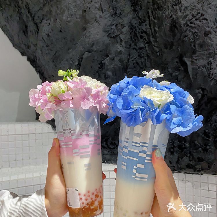 魔都超出片ins风店💐|饮料上有真的整簇鲜花