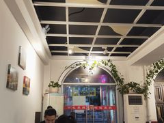 -丽虹云南过桥米线(兴工街店)