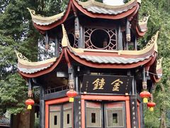 -峨眉山报国寺