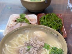 -亮亮面馆(经六路店)
