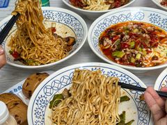 -李与白包子铺(桐梓林店)