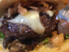 蘑菇味狠浓牛肉汉堡-bluefrog蓝蛙(水游城店)