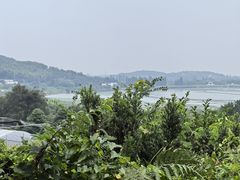 -亮河湾山庄