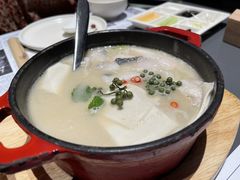 酸汤鱼-小大董·烤鸭(观景餐厅·南京西路店)