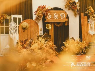 #婚礼氛围:在秋天汲取色彩元素呈现出这场情感浓烈的婚