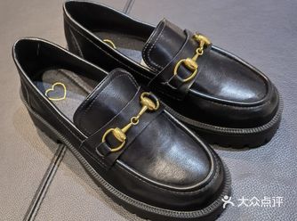 今天给小伙伴们推荐两款秋冬必备皮鞋 乐福鞋: