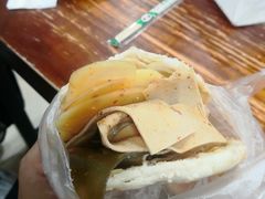 -老鼓楼麻辣烫夹馍