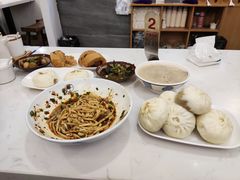 -李与白包子铺(桐梓林店)