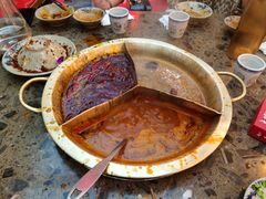 桃园三结义-小龙坎老火锅(红旗街店)
