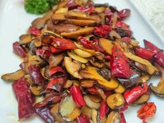 干椒炒见手青-原林野山菌火锅·炒菌(关上野生菌一条街店)