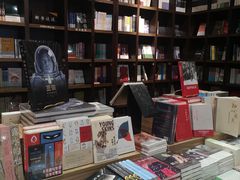 -钟书阁(松江泰晤士小镇店)