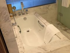 -上海滴水湖皇冠假日酒店