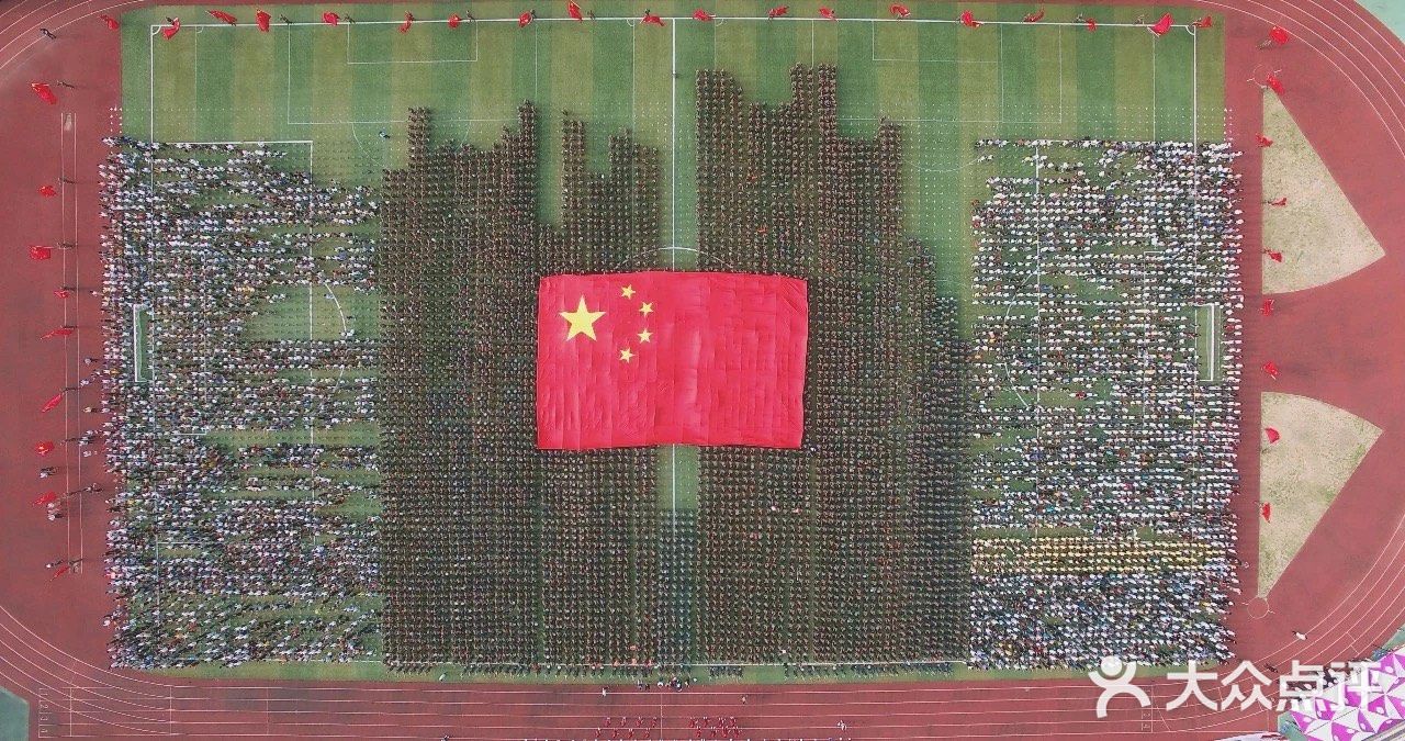 厦大开学第一天，上弦场万人大合唱、传国旗！