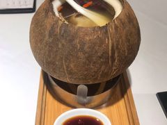 海椰皇炖乌鸡-尚一汤 广东炖汤(金桥国际店)