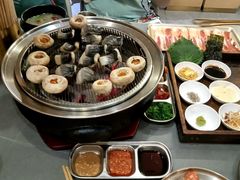 -围炉肉舍•炭烤活鳗•丹东海鲜烤肉(步行街店)