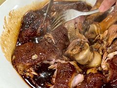 酱汁焖蹄膀-沪依小酒馆心意菜