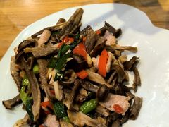 鹿茸菌炒腊肉-妈妈的味道(和顺古镇店)