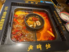 -老牌坊云南鱼豆花火锅(哈西万达店)