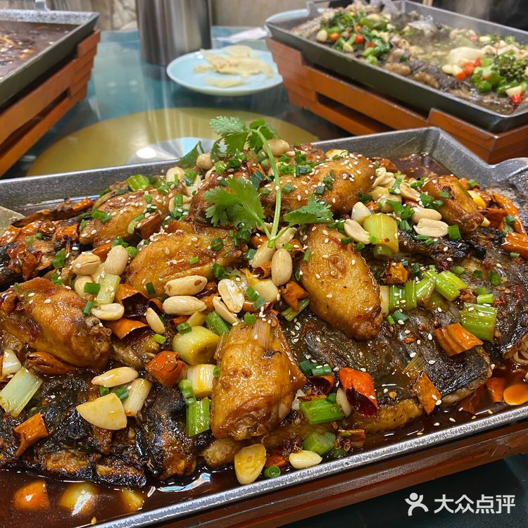 藏在居民楼里！！不愧号称北京最好吃的烤鱼。。