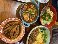 -爆炸头阿姨小四川正宗川味小吃(无任何分店)