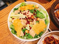 凯撒鸡肉沙拉-白兔糖咖啡